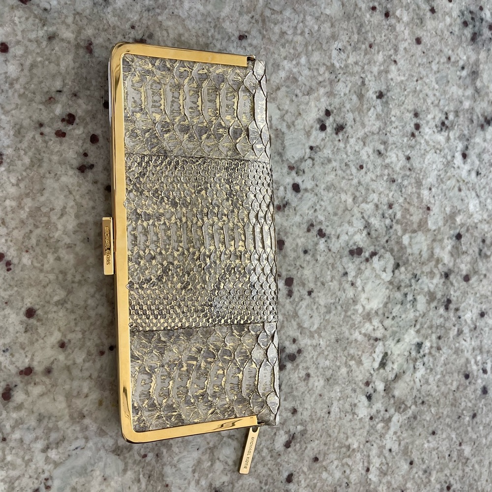 Michael Kors, Gold beige real leather clutch in snake print - Picture 6 of 7